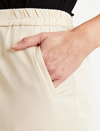 Pantacourt droit taille semi-élastiquée