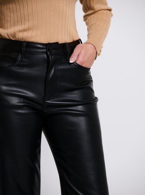 Pantalon 5 poches 7/8ème en faux cuir - Kiabi