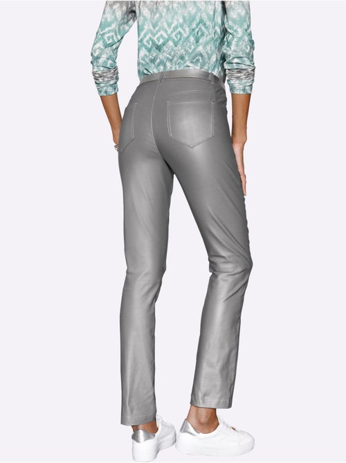Pantalon 5 poches coupe 5 poches moderne - taille courte - helline - Kiabi Pantalon 5 poches coupe 5 poches moderne - taille courte - helline - Kiabi