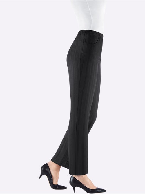 Pantalon à ceinture élastique avec rayures discrètes et tissu léger - Taille courte - Moda Vilona - Kiabi Pantalon à ceinture élastique avec rayures discrètes et tissu léger - Taille courte - Moda Vilona - Kiabi