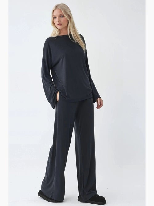Pantalon à jambe droite à enfiler busem - Kiabi Pantalon à jambe droite à enfiler busem - Kiabi