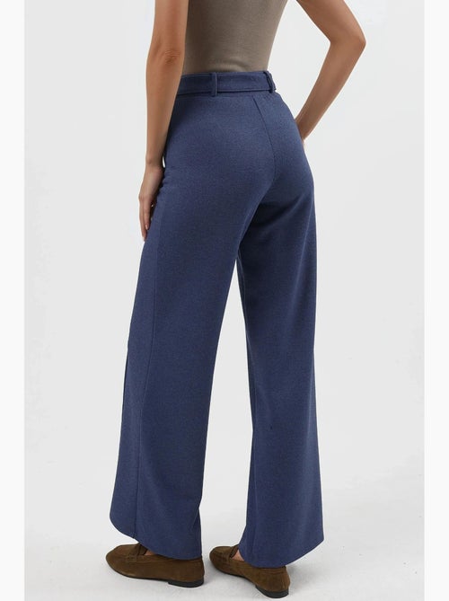 Pantalon à jambe droite taille haute avec ceinture busem - Kiabi Pantalon à jambe droite taille haute avec ceinture busem - Kiabi