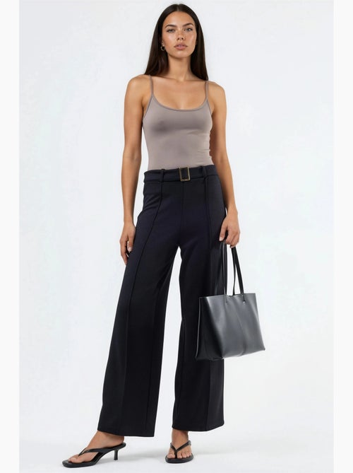 Pantalon à jambe droite taille haute avec ceinture busem - Kiabi Pantalon à jambe droite taille haute avec ceinture busem - Kiabi