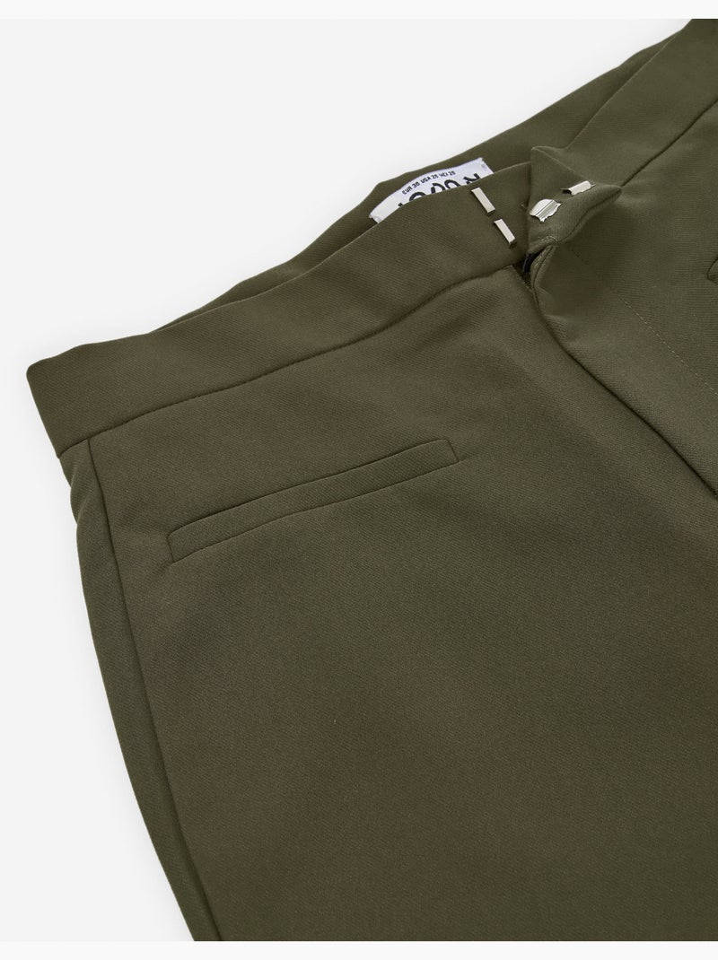 Pantalon à jambe large en sergé avec poches décoratives Vert foncé - Kiabi