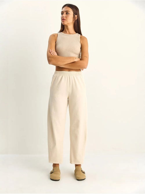Pantalon à jambes droites avec taille élastique et poches lucci - Kiabi Pantalon à jambes droites avec taille élastique et poches lucci - Kiabi