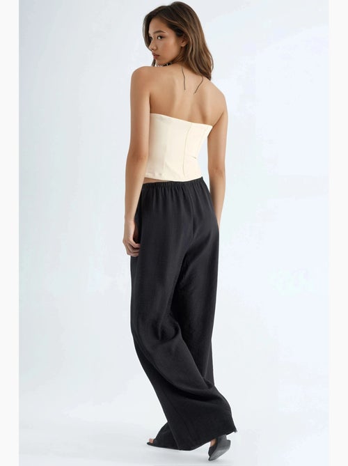 Pantalon à jambes larges et taille élastiquée avec cordon de serrage et poches busem - Kiabi Pantalon à jambes larges et taille élastiquée avec cordon de serrage et poches busem - Kiabi