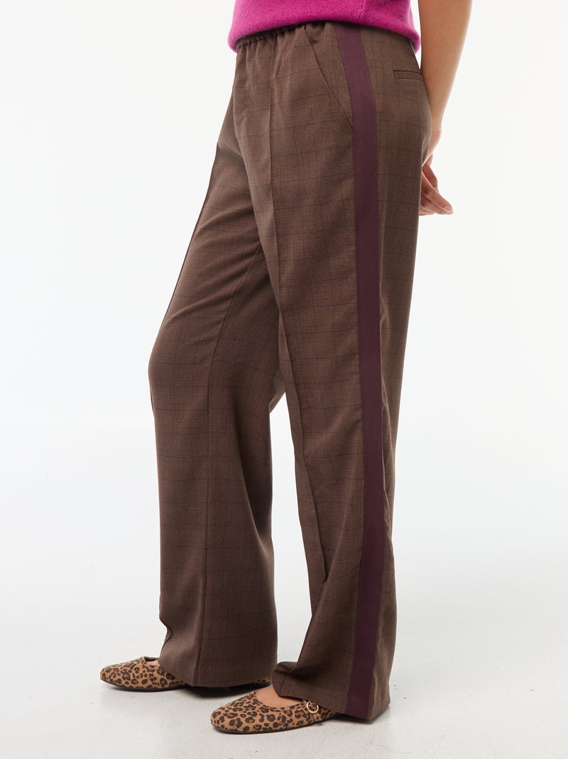 Pantalon à pinces avec bandes sur le côté Marron - Kiabi
