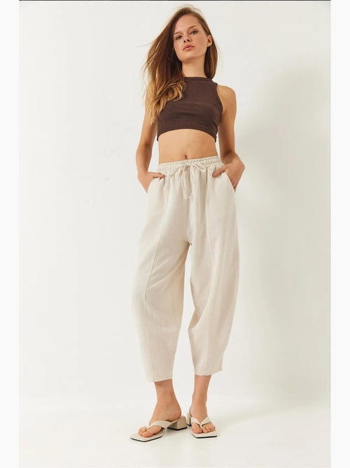 Pantalon à taille élastique et entrejambe bas avec poches lucci - Kiabi Pantalon à taille élastique et entrejambe bas avec poches lucci - Kiabi