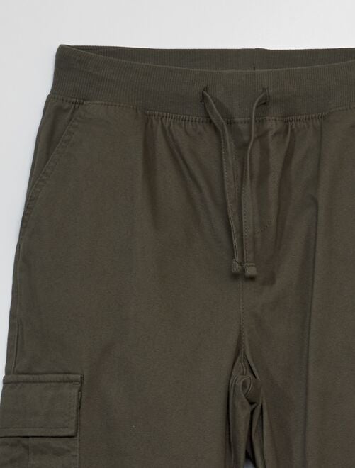 Pantalon avec poches à rabats - Coupe + confortable - Kiabi