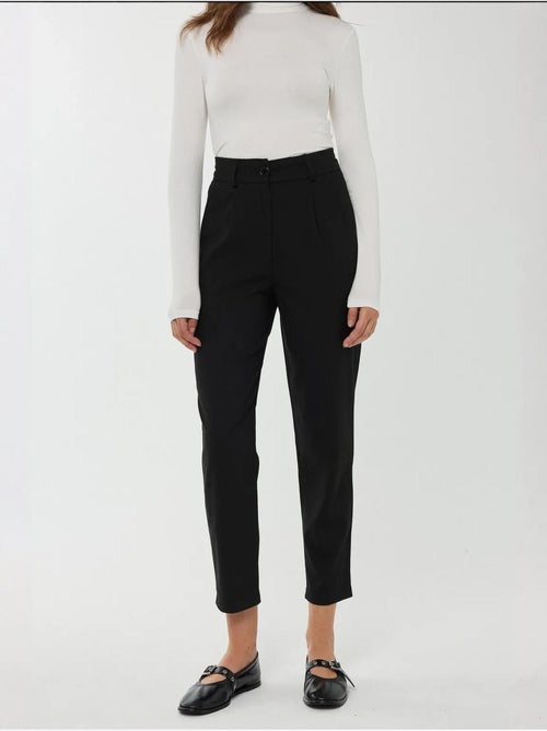 Pantalon basique coupe carotte - Kiabi Pantalon basique coupe carotte - Kiabi