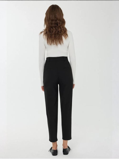 Pantalon basique coupe carotte - Kiabi Pantalon basique coupe carotte - Kiabi