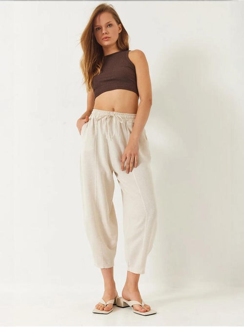 Pantalon bianco à taille élastique et entrejambe bas avec poches lucci - Kiabi Pantalon bianco à taille élastique et entrejambe bas avec poches lucci - Kiabi