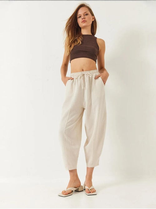 Pantalon bianco à taille élastique et entrejambe bas avec poches lucci - Kiabi Pantalon bianco à taille élastique et entrejambe bas avec poches lucci - Kiabi