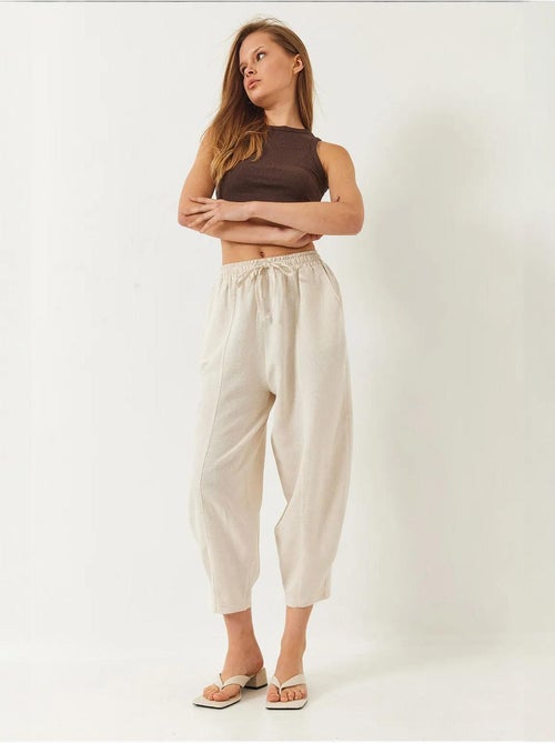Pantalon bianco à taille élastique et entrejambe bas avec poches lucci - Kiabi Pantalon bianco à taille élastique et entrejambe bas avec poches lucci - Kiabi