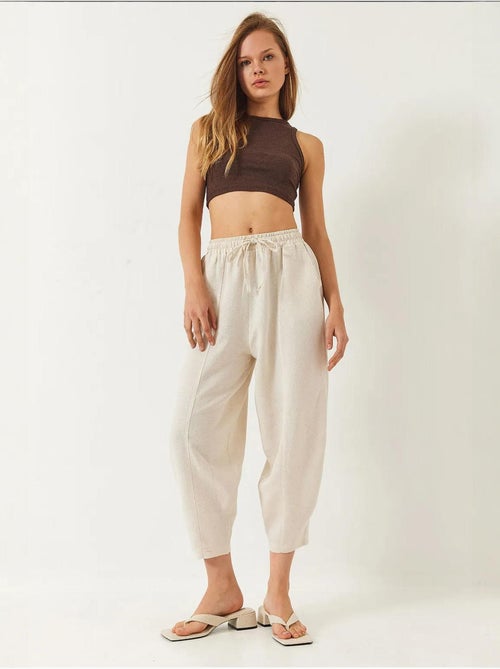Pantalon bianco à taille élastique et entrejambe bas avec poches lucci - Kiabi Pantalon bianco à taille élastique et entrejambe bas avec poches lucci - Kiabi