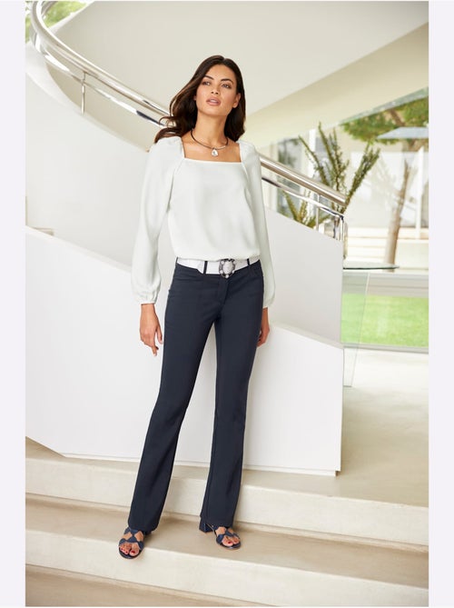 Pantalon Bootcut Coupe Bootcut Tendance - Taille Standard - Helline - Kiabi Pantalon Bootcut Coupe Bootcut Tendance - Taille Standard - Helline - Kiabi