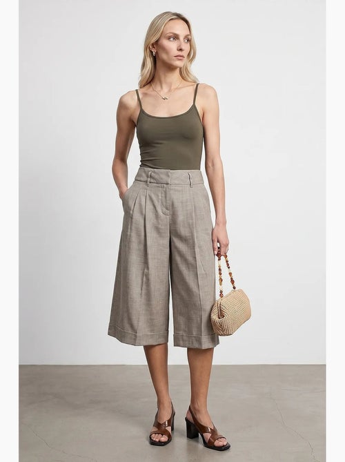 Pantalon capri à taille haute et jambe large plissée dilvin - Kiabi Pantalon capri à taille haute et jambe large plissée dilvin - Kiabi