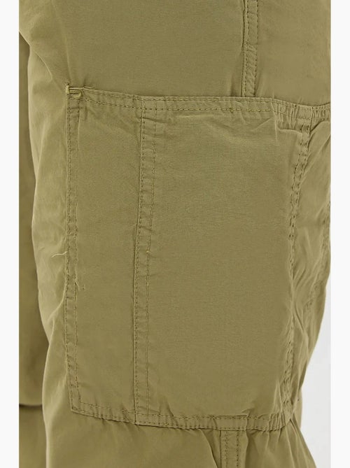 Pantalon cargo taille mi-haute avec cordon de serrage hiccup - Kiabi Pantalon cargo taille mi-haute avec cordon de serrage hiccup - Kiabi