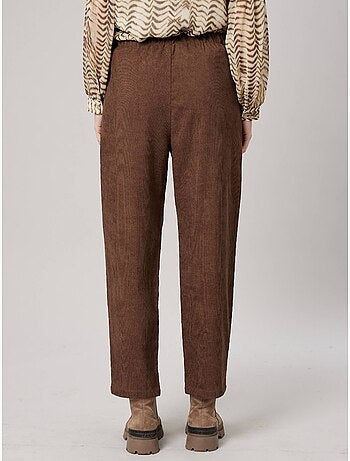Pantalon carotte femme en velours côtelé 'deeluxe'