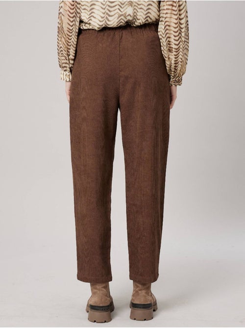 Pantalon carotte femme en velours côtelé 'deeluxe' - Kiabi