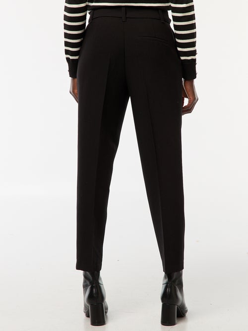 Pantalon carotte femme uni avec ceinture - Kiabi Pantalon carotte femme uni avec ceinture - Kiabi