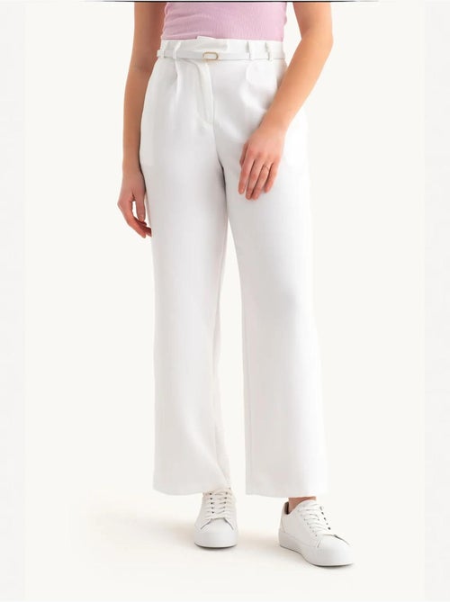 Pantalon carotte taille haute avec ceinture - Kiabi Pantalon carotte taille haute avec ceinture - Kiabi