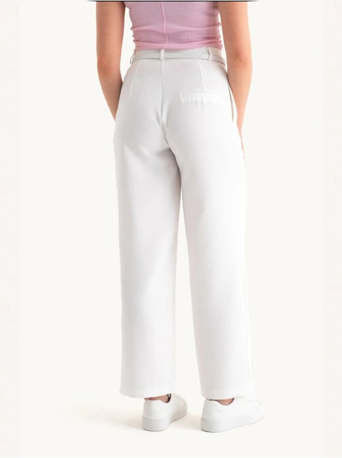Pantalon carotte taille haute avec ceinture - Kiabi Pantalon carotte taille haute avec ceinture - Kiabi
