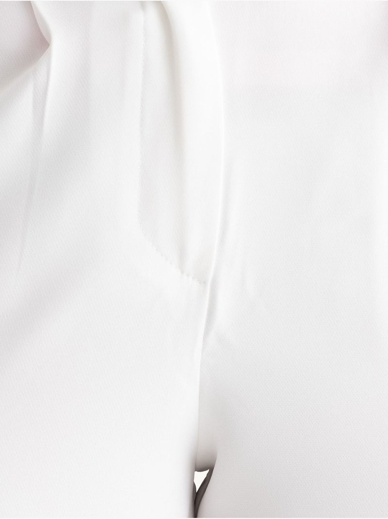 Pantalon carotte taille haute avec ceinture Blanc - Kiabi