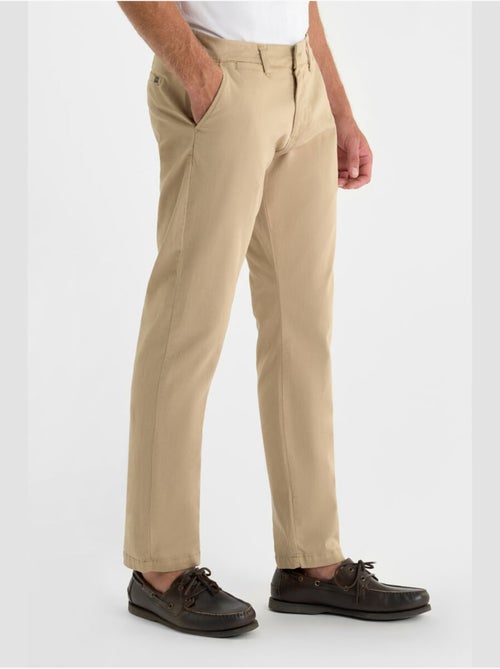 Pantalon CESAR chino 'Le Temps Des Cerises' - Kiabi Pantalon CESAR chino 'Le Temps Des Cerises' - Kiabi