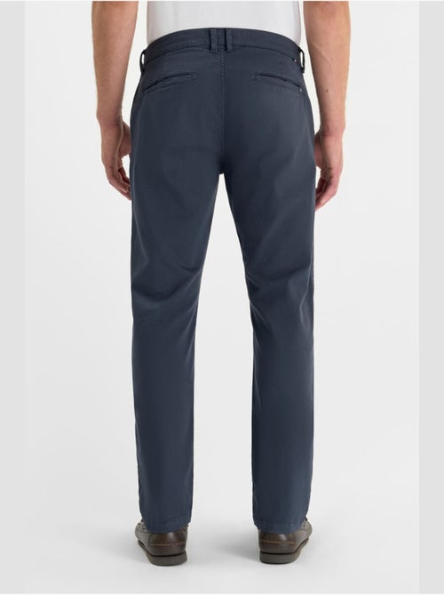 Pantalon CESAR chino 'Le Temps Des Cerises' - Kiabi Pantalon CESAR chino 'Le Temps Des Cerises' - Kiabi