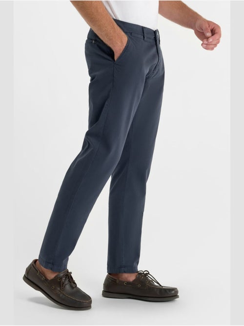 Pantalon CESAR chino 'Le Temps Des Cerises' - Kiabi Pantalon CESAR chino 'Le Temps Des Cerises' - Kiabi