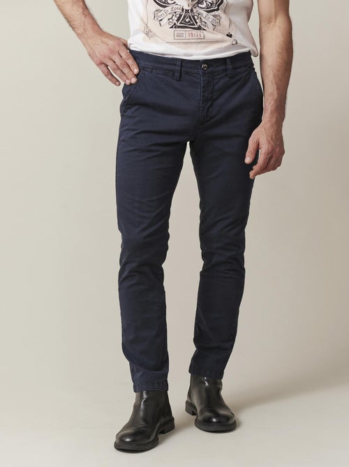 Pantalon chino, coupe slim, poches passepoilées avec boutons dans le dos 'Deeluxe' - Kiabi