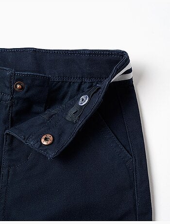 Pantalon chino slim en sergé avec bande rayée