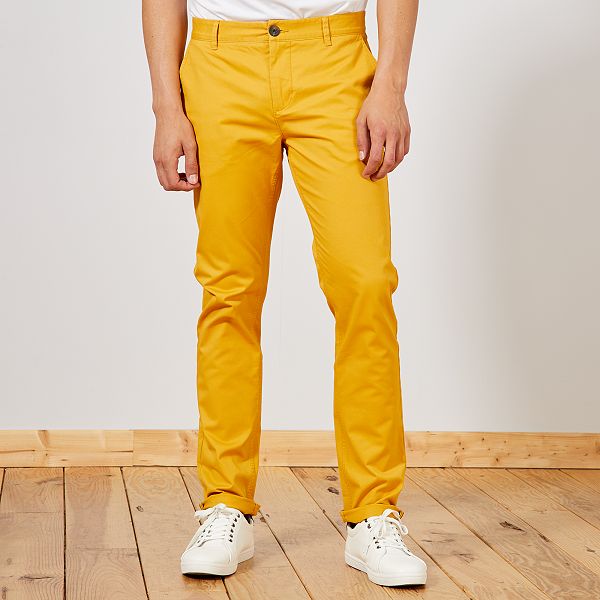 Желтые штаны мужские. Желтые чиносы мужские. Жёлтые джинсы мужские. Желтые брюки мужские. Мужские брюки желтого цвета.