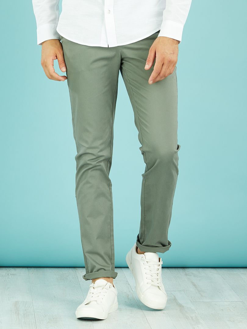 Pantalon chino slim kaki grisé Kiabi 15.00€