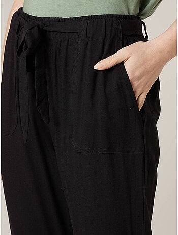 Pantalon cigarette femme fluide en toile légère 'Deeluxe'