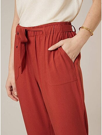 Pantalon cigarette femme fluide en toile légère 'Deeluxe'