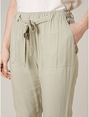 Pantalon cigarette femme fluide en toile légère 'Deeluxe'