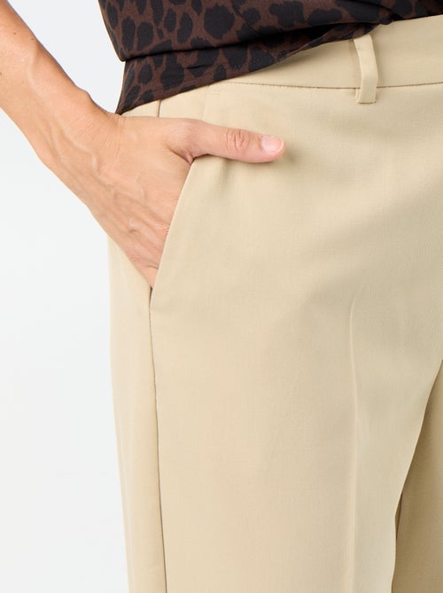 Pantalon cigarette uni avec 2 poches - Kiabi Pantalon cigarette uni avec 2 poches - Kiabi