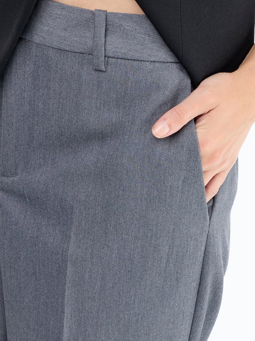 Pantalon cigarette uni avec 2 poches - Kiabi Pantalon cigarette uni avec 2 poches - Kiabi
