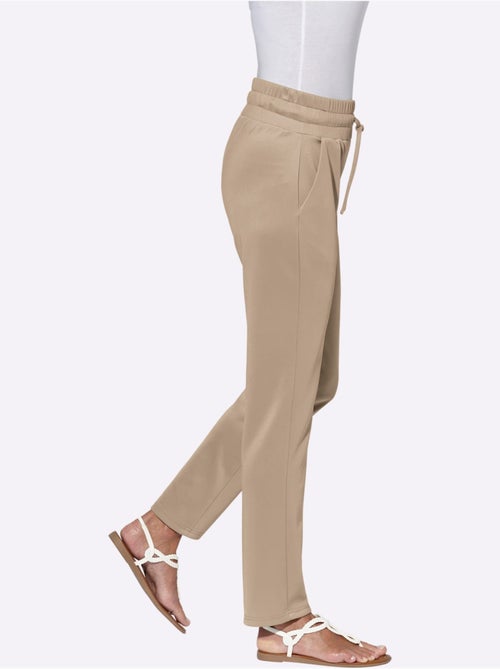 Pantalon confortable avec ceinture élastique et deux poches devant - Taille courte - Moda Vilona - Kiabi