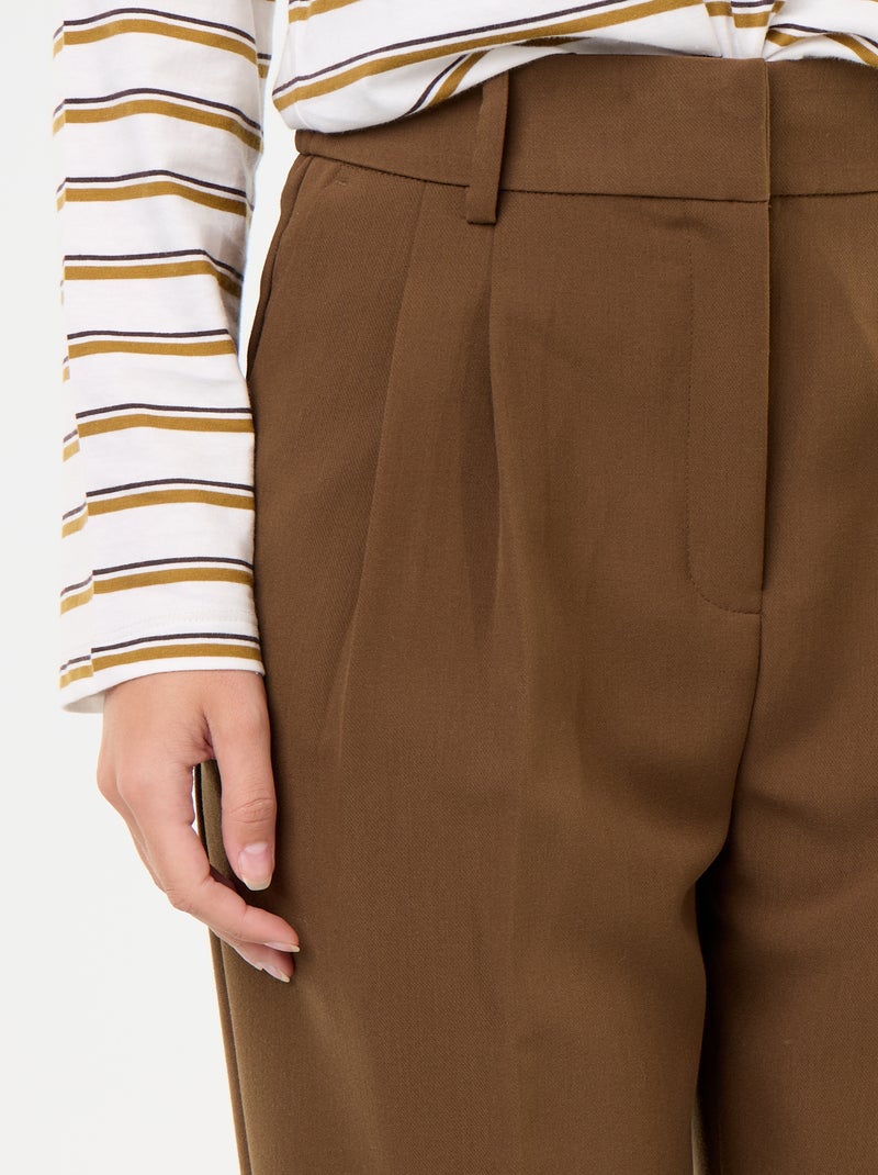 Pantalon coupe carotte taille haute Marron - Kiabi