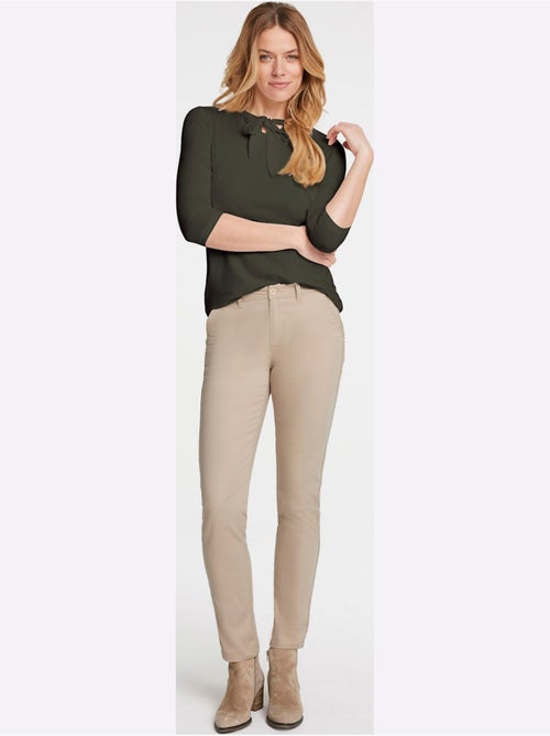 Pantalon coupe droite avec ceinture glissière et poches fendues - taille standard - helline - Kiabi Pantalon coupe droite avec ceinture glissière et poches fendues - taille standard - helline - Kiabi