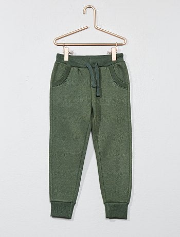 Product Confort et sobriété pour ce jogging ! - Pantalon de jogging en molleton - Intérieur gratté - Taille élastiquée - Liens de serrage - Finitions bords côtes - 2 poches devantHabillement Garçon / Garçon 3-12 ans / Pantalon / Pantalon confort Standard KIABI