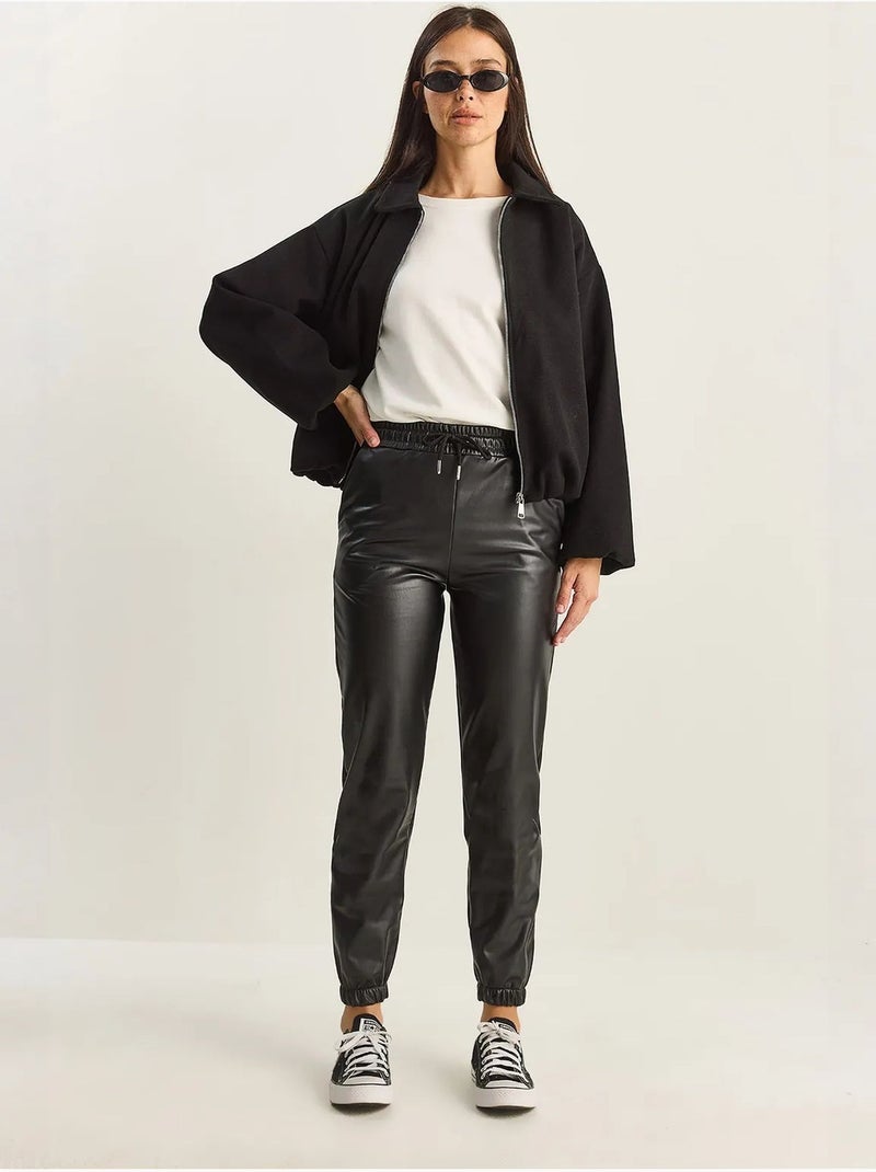 Pantalon de jogging en similicuir avec fermeture à nouer lucci Noir - Kiabi