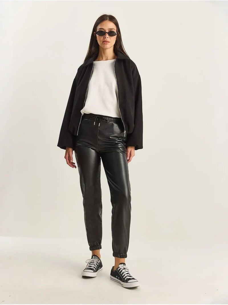 Pantalon de jogging en similicuir avec fermeture à nouer lucci Noir - Kiabi