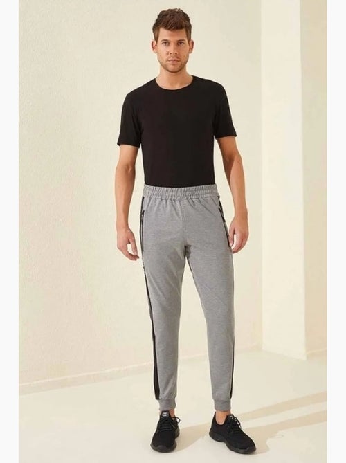 Pantalon de jogging homme à imprimé texte tommy - Kiabi Pantalon de jogging homme à imprimé texte tommy - Kiabi
