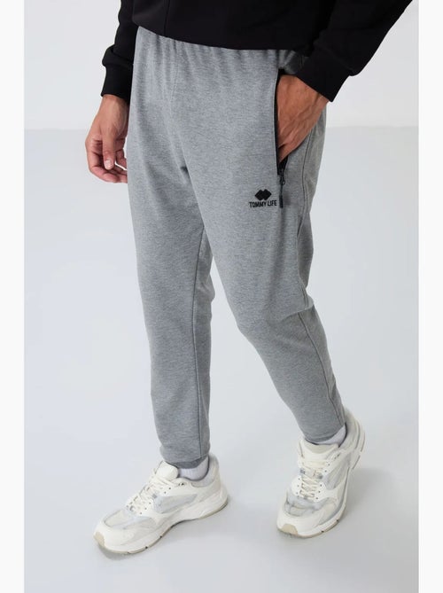 Pantalon de jogging homme avec poche zippée tommy - Kiabi Pantalon de jogging homme avec poche zippée tommy - Kiabi