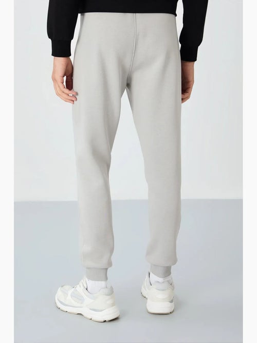 Pantalon de jogging homme coupe jogger tommy - Kiabi Pantalon de jogging homme coupe jogger tommy - Kiabi
