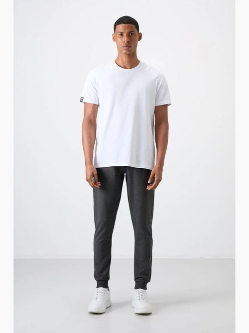 Pantalon de jogging homme coupe regular en coton mélangé tommy - Kiabi Pantalon de jogging homme coupe regular en coton mélangé tommy - Kiabi